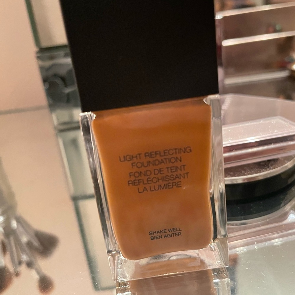 Nars light reflecting foundation in the shade Caracas.